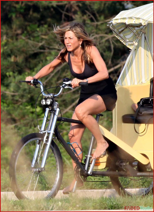 Jennifer Aniston showing her pussy and tits and fucking hard #75391040