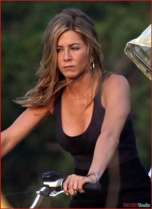 Jennifer Aniston showing her pussy and tits and fucking hard #75391046