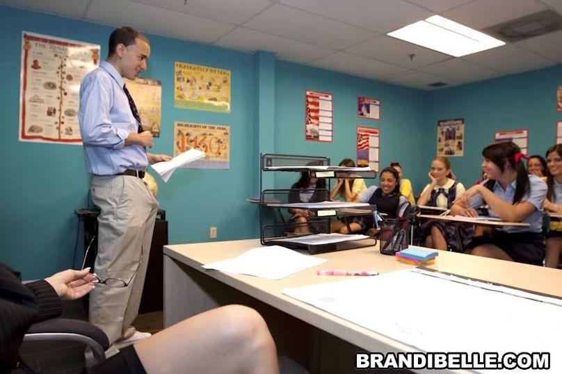 Brandi belle in einem Klassenzimmer Orgie
 #79025902