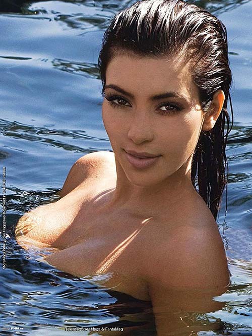 Kim kardashian posant nue et très sexy sur des photos en bikini
 #75287713