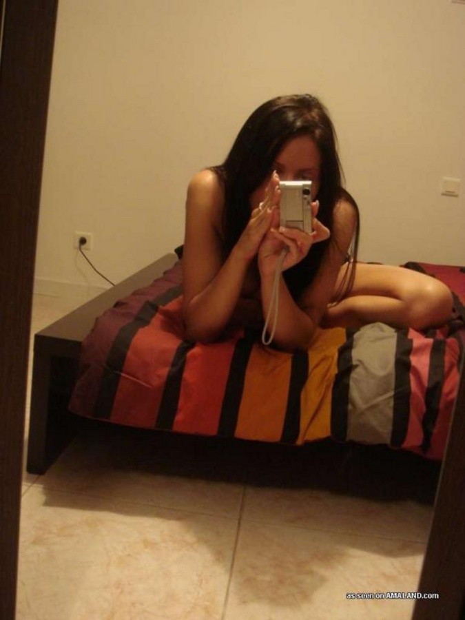 Camwhoring Amateur sexy Küken in Dessous wird frech
 #67567586