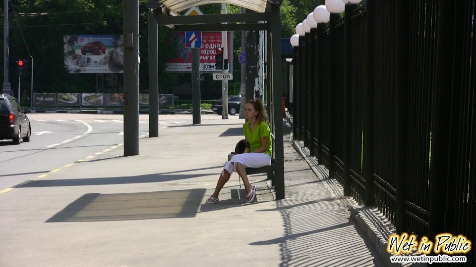 Salope humiliée qui vient de pisser dans sa culotte blanche en pleine rue.
 #78594907