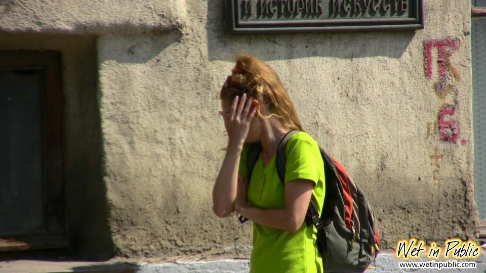 Salope humiliée qui vient de pisser dans sa culotte blanche en pleine rue.
 #78594916