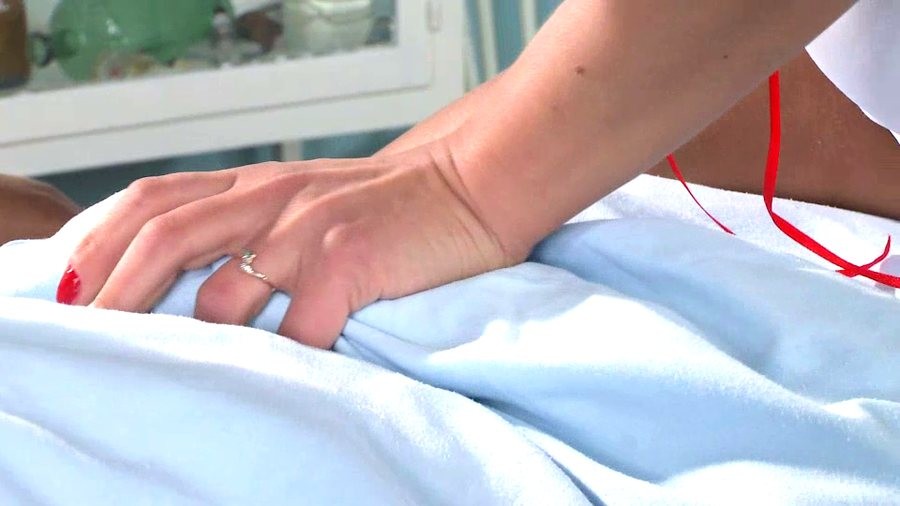 Enfermera cachonda follada por el culo por su paciente negro
 #68935943
