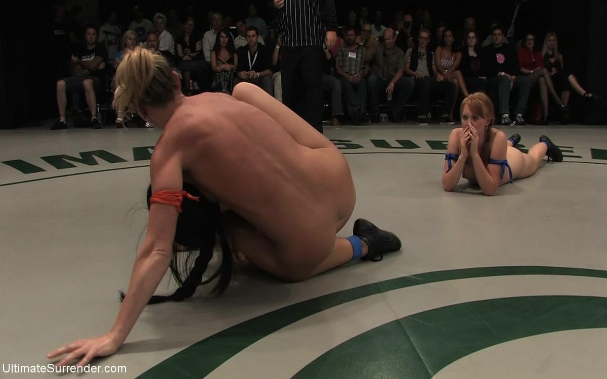 ¡Brutal desnudo tag team lucha en vivo audiencia!
 #74611172