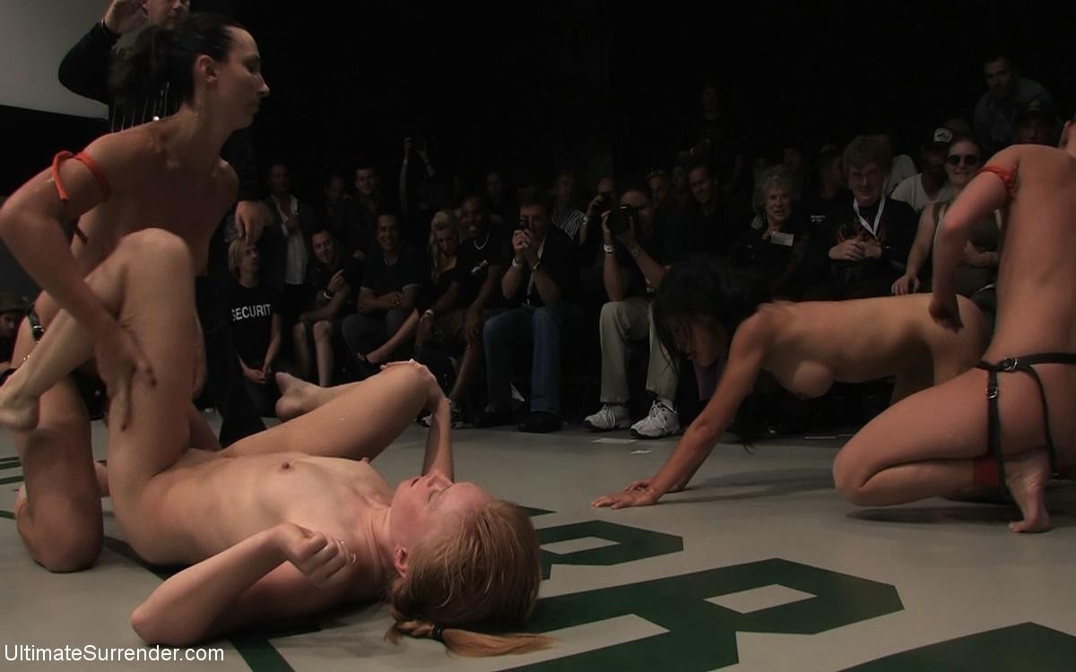 ¡Brutal desnudo tag team lucha en vivo audiencia!
 #74611234