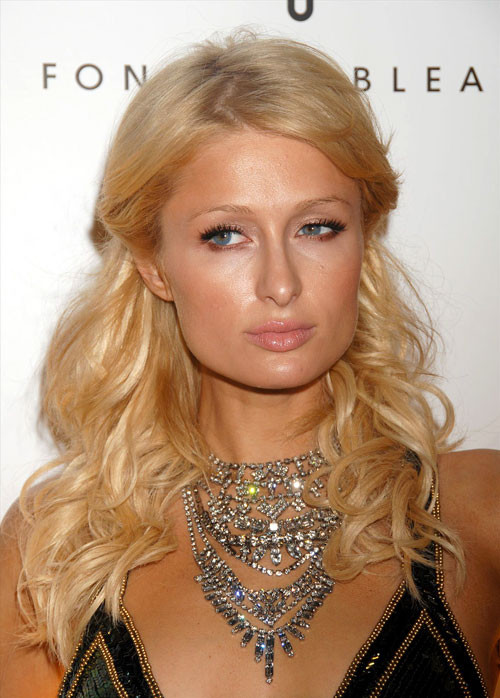 Paris Hilton showing her great legs in mini skirt #75409141