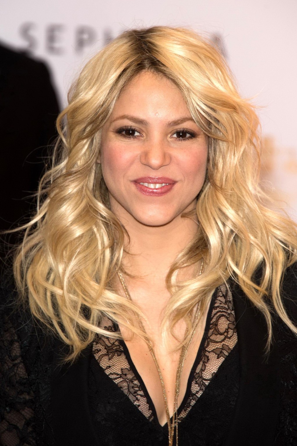 セフォラで行われた香水「S by Shakira」の発表会で大きな胸の谷間を見せるシャキーラ
 #75236968