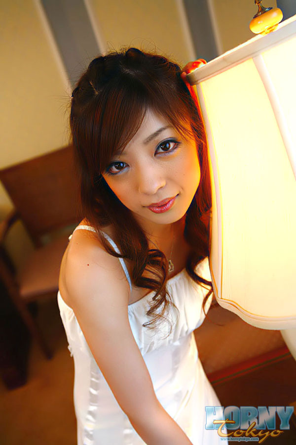 Japanisch av idol yume imano im sexy weißen Kleid
 #69795558