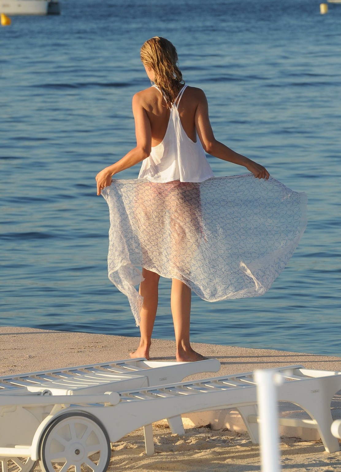 Kimberley garner mattina topless al molo di Mykonos in Grecia
 #75219176