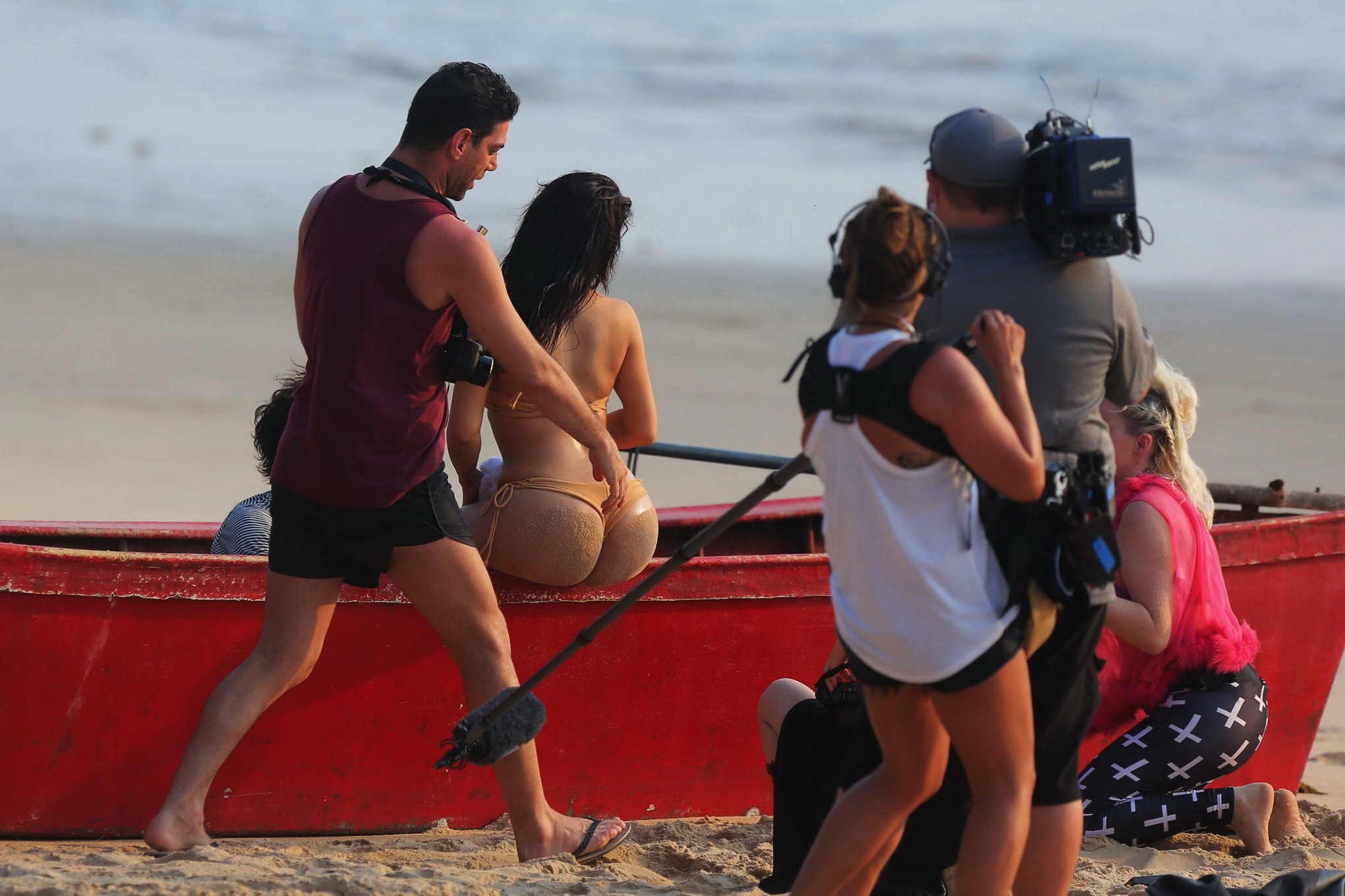 Kim Kardashian shows off her round bikini ass at the beach #75199781