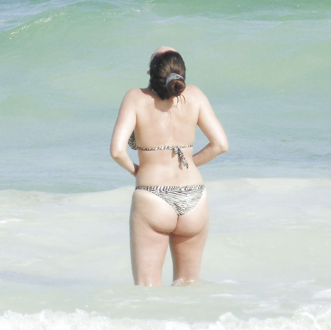 Kelly Brook exposing big boobs and big ass in bikini #75227364