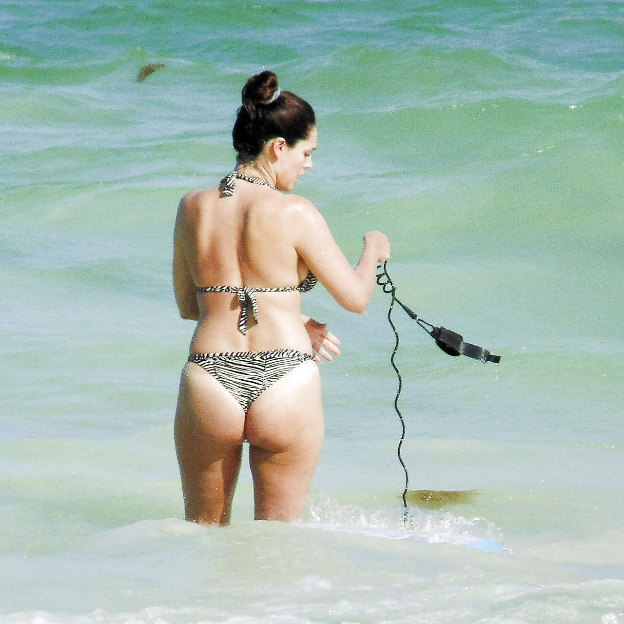 Kelly Brook exposing big boobs and big ass in bikini #75227394