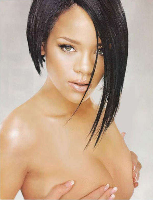 Rihanna mostrando su cuerpo sexy en lencería
 #75385218