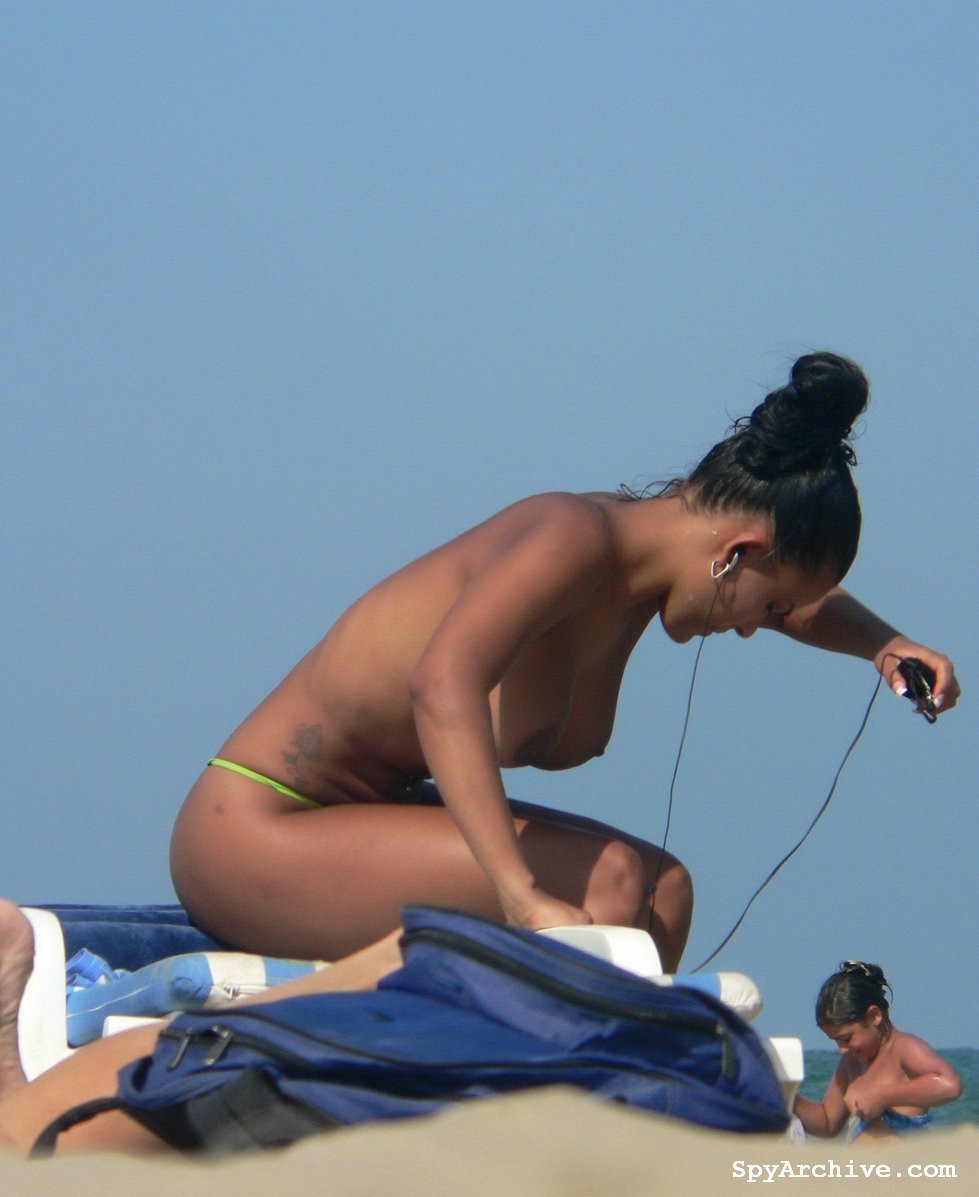 Spionage auf ein heißes brasilianisches Mädchen mit großen Titten
 #72242160