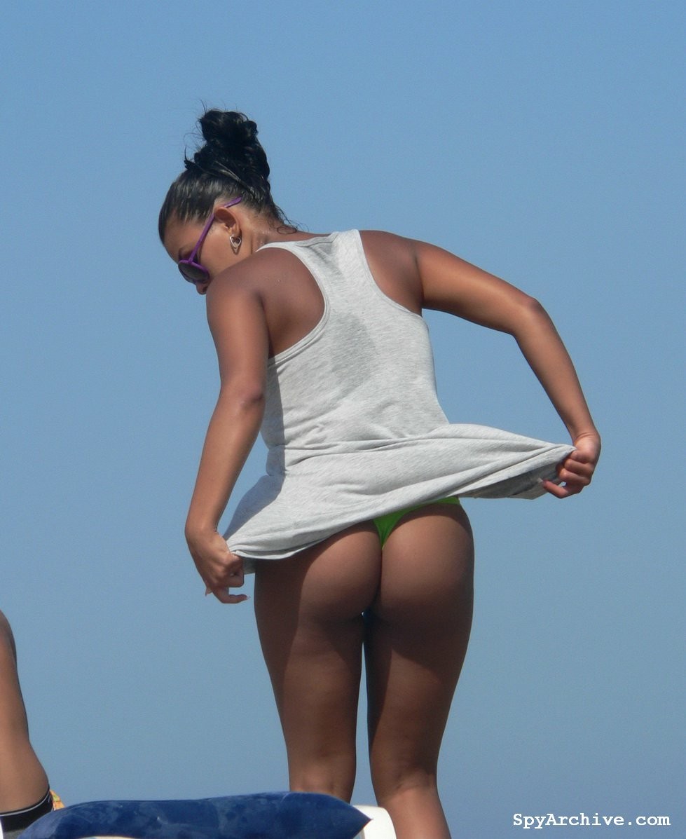 Spionage auf ein heißes brasilianisches Mädchen mit großen Titten
 #72242168