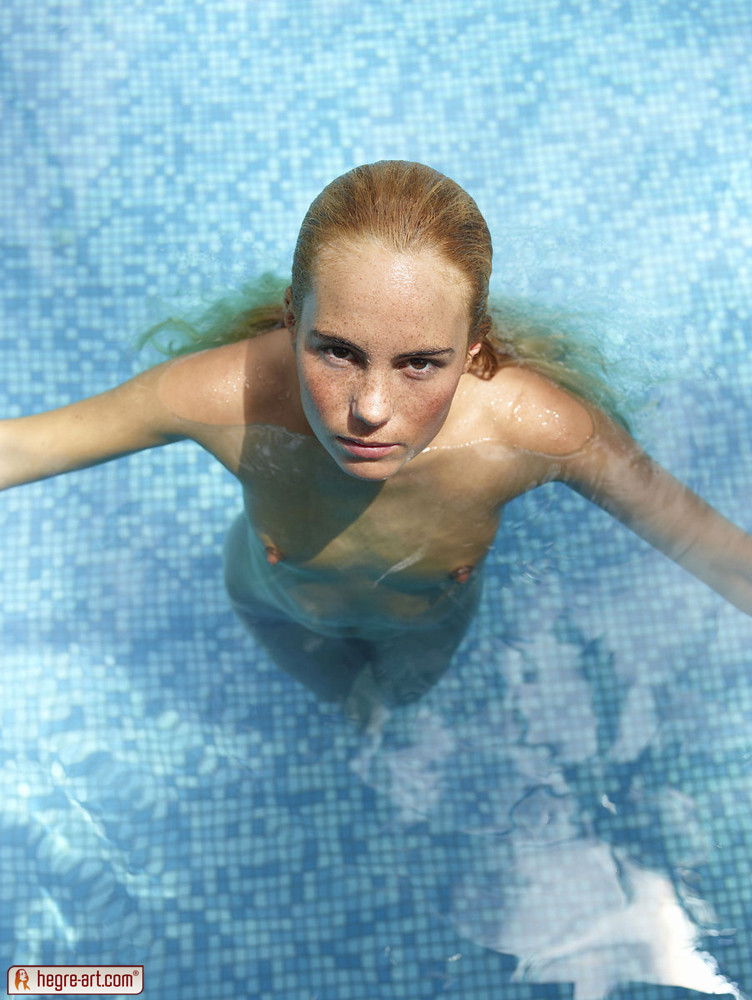 Gorgeous nude erotic fashion model in pool