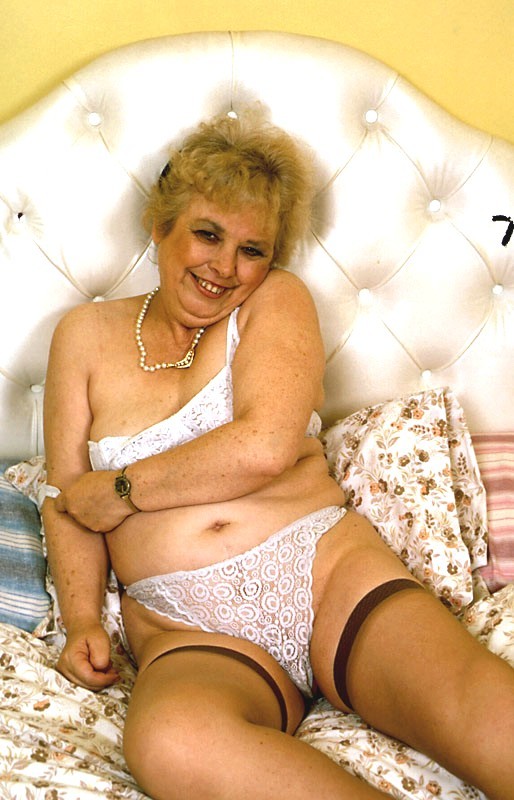 Cam show granny in stockings spreads her old shaved mature pussy #74046455