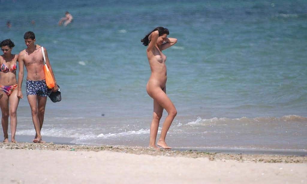 Fotos de nudistas increíbles
 #72260369