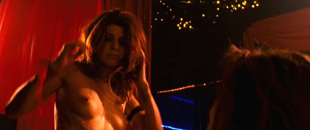 Marisa Tomei mostrando sus grandes tetas y su gran culo en fotos de películas desnudas
 #75391226