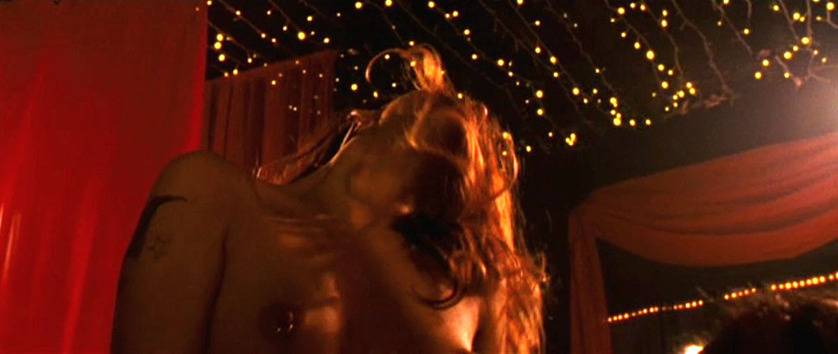 Marisa Tomei mostrando sus grandes tetas y su gran culo en fotos de películas desnudas
 #75391247
