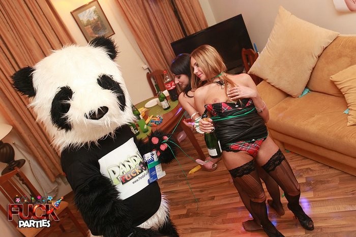 Wilde Studentinnen-Sexszenen von den besten College-Fick-Partys
 #76767462