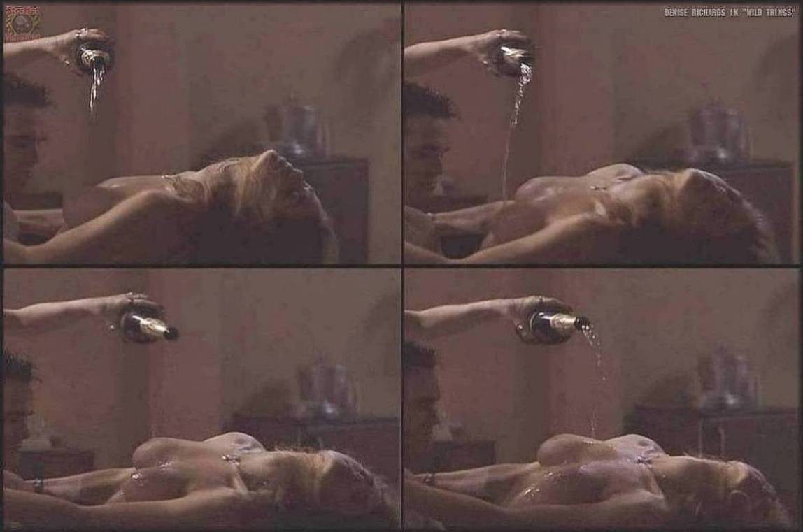Busty dingbat Schauspielerin Denise Richards zeigt ihre großen Titten
 #72734166