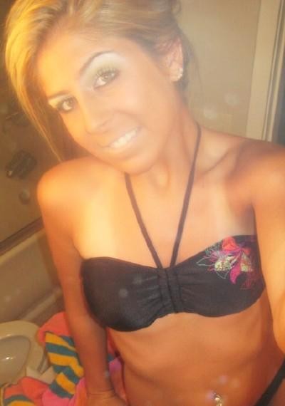 Nenas de playa traviesas en bikini
 #68342075