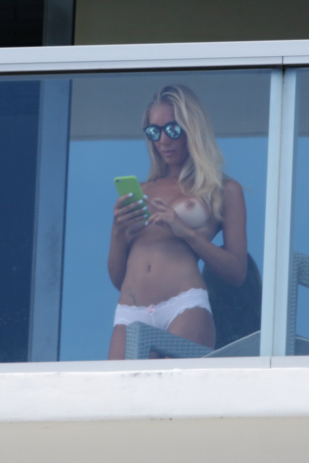 Laura Cremaschi caught topless at hotel balkony in Miami #75154131