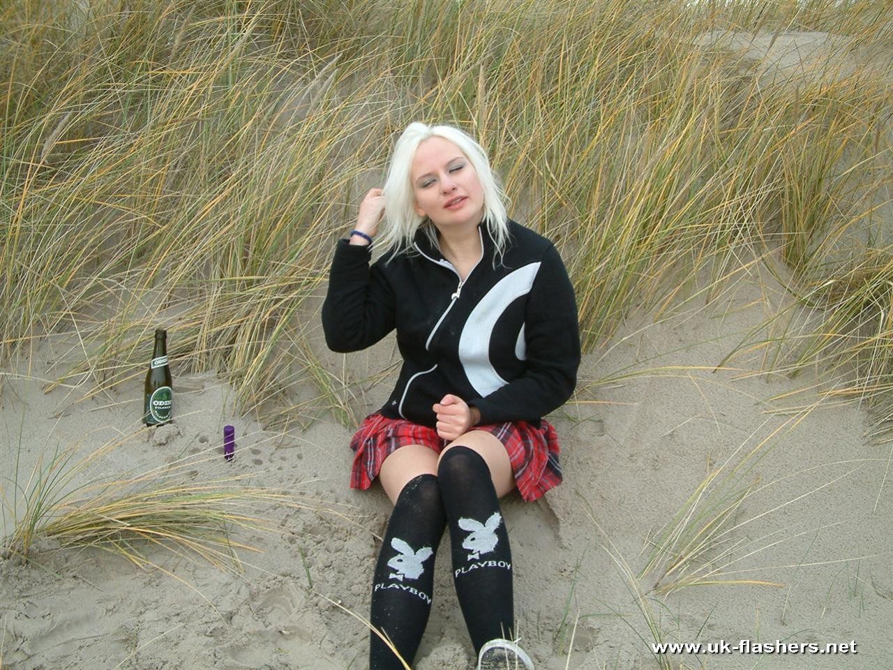 Rubias descaradas en la playa masturbándose en las dunas
 #72237564