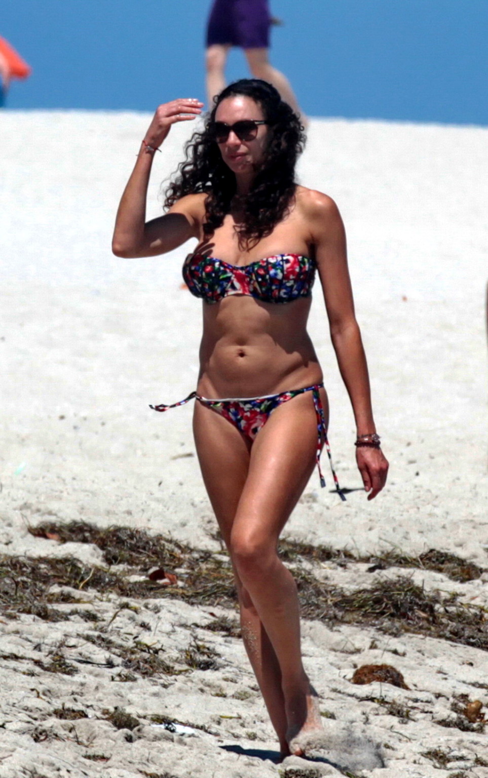 Lilly becker mostrando su cuerpo en bikini en una playa de miami
 #75168273