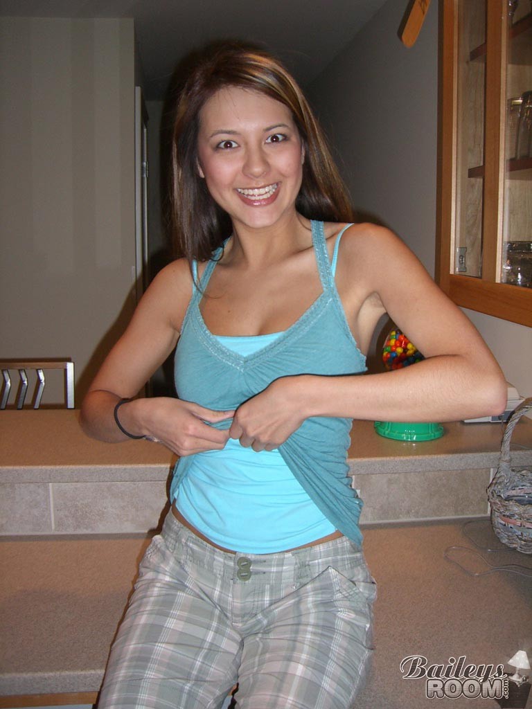 Real amateur teen girl topless in kitchen #78661026