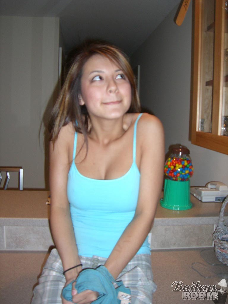 Real amateur teen girl topless in kitchen #78661033