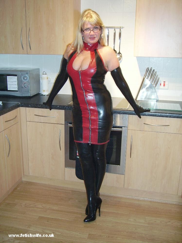 Amateur fetish wife in latex and nylon in the kitchen #73734954