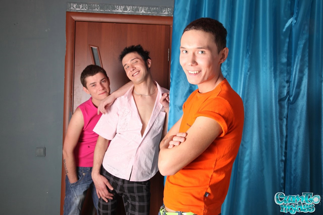 Sexo a tres bandas para los chicos homo latinos frescos
 #76927427