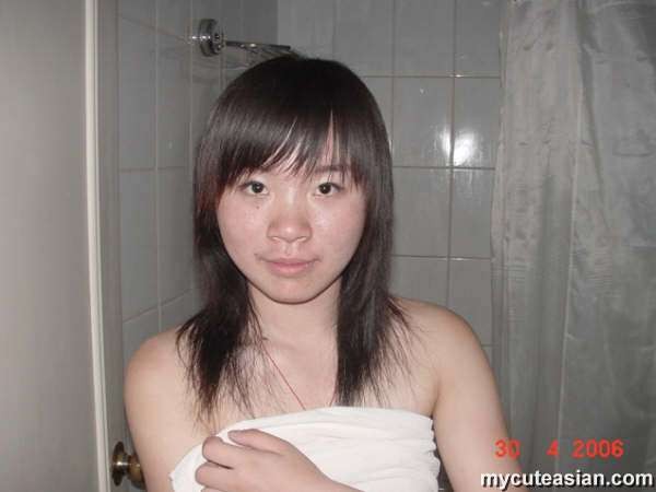 Asiatische Amateur Freundinnen hausgemachte Fotos
 #69911339
