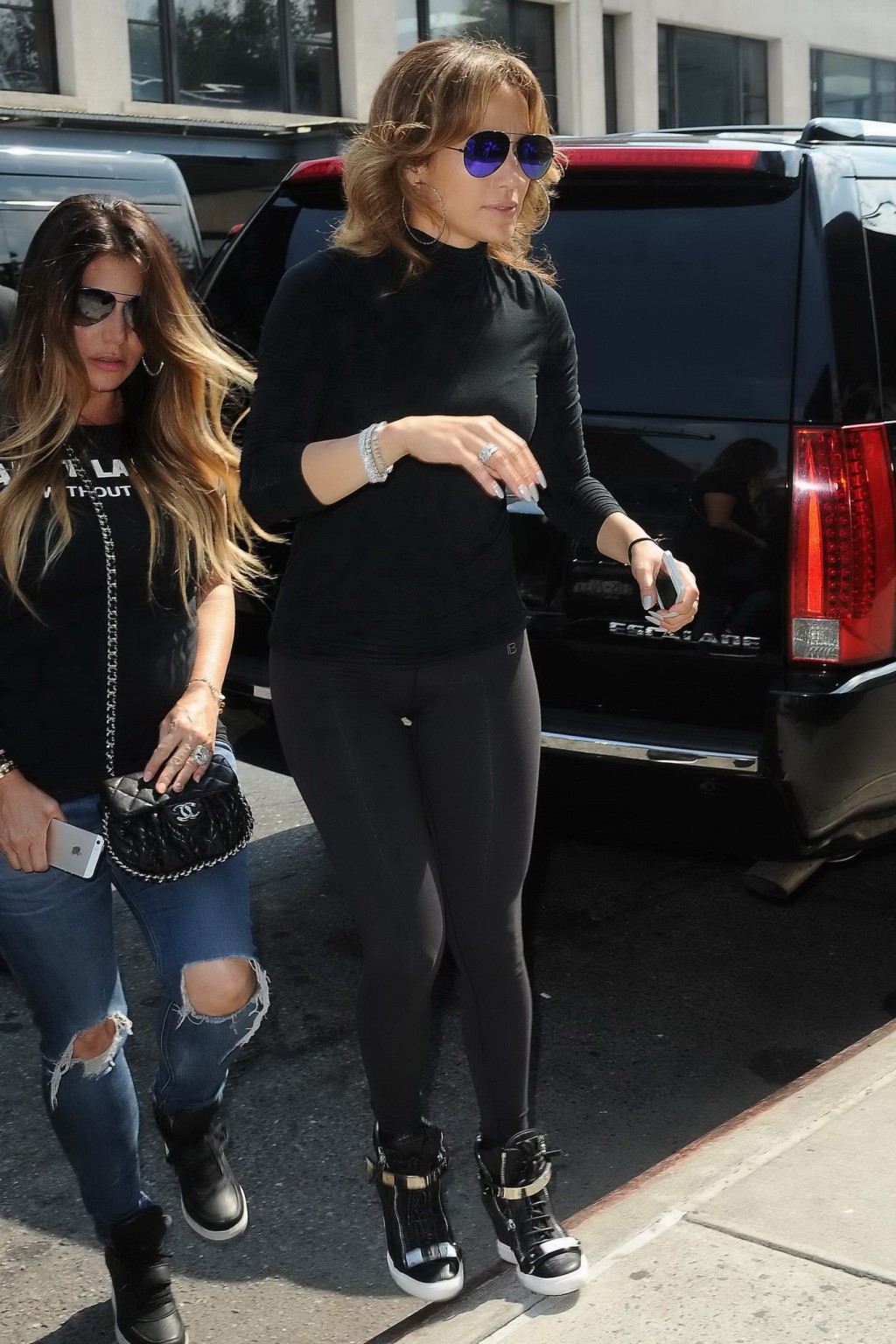 Jennifer Lopez che mostra il culo rotondo in un collant nero mentre fuori in nyc
 #75186553