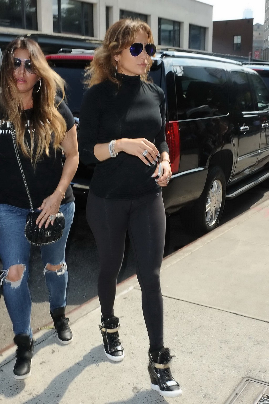 Jennifer Lopez che mostra il culo rotondo in un collant nero mentre fuori in nyc
 #75186596