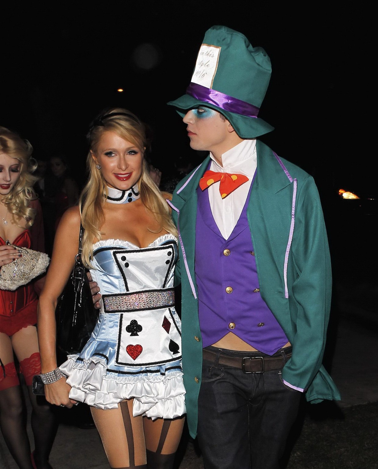 Paris hilton vestida de alice in slutland para una fiesta de halloween en beverly hills
 #75249759