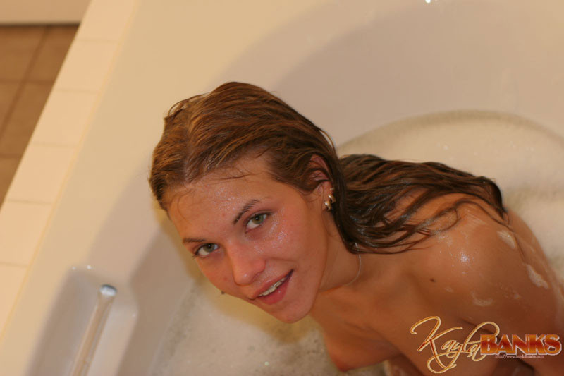 Heiße erdbeerblonde Amateurin in der Badewanne
 #79050628