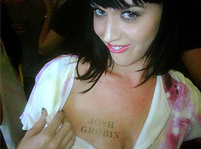 Katy Perry blinkt ihre riesigen Brüste in durchsichtiger Bluse
 #75278797
