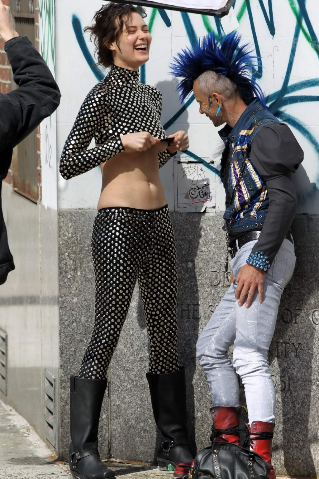 Shalom Harlow showing off her boobs to a punker at the photoshoot in Manhattan #75268331