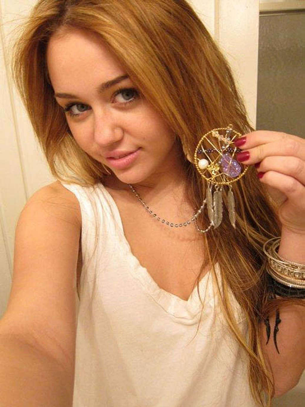 Miley Cyrus exposing sexy her sexy body and nice tits on private photos #75324771