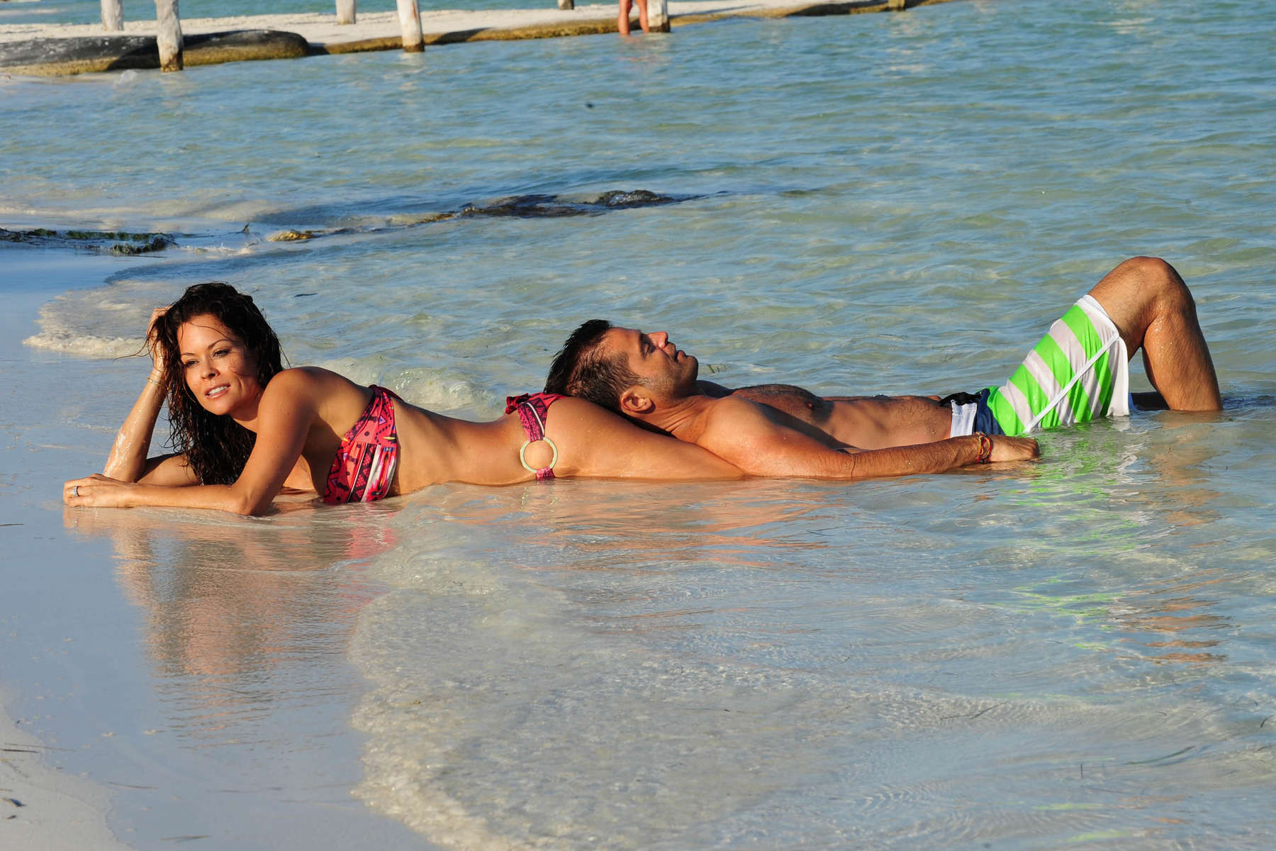 Brooke Burke beim Bikini-Fotoshooting an einem Strand in Mexiko
 #75228496