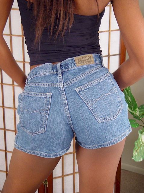 Teen hat leckere Schokolade Beute
 #70704386