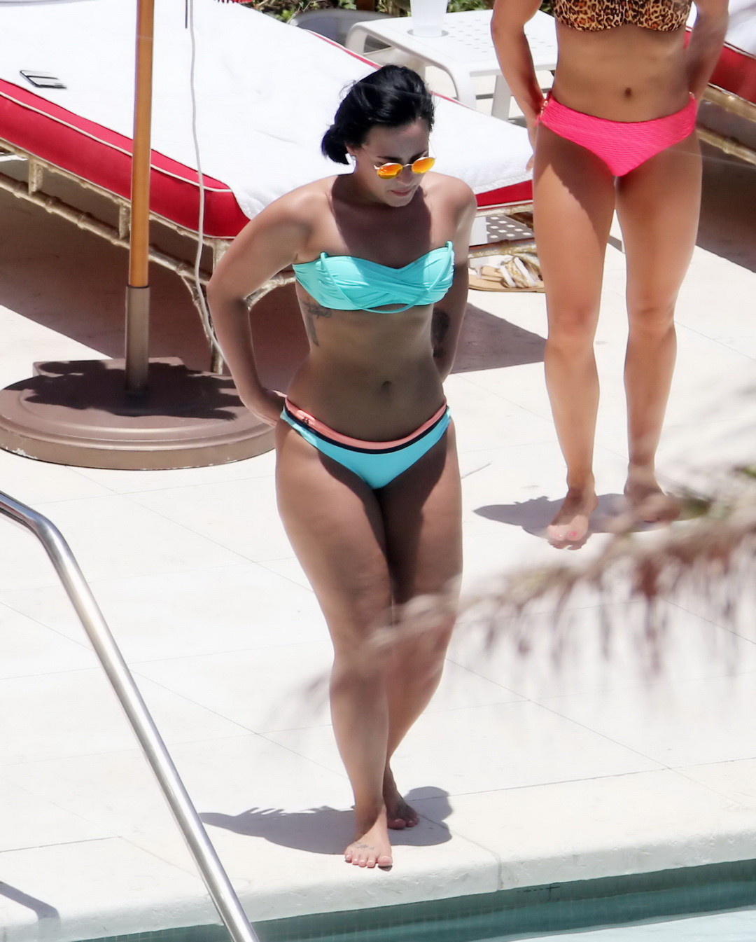 Demi Lovato shows off her ass in a bright blue bikini #75140602