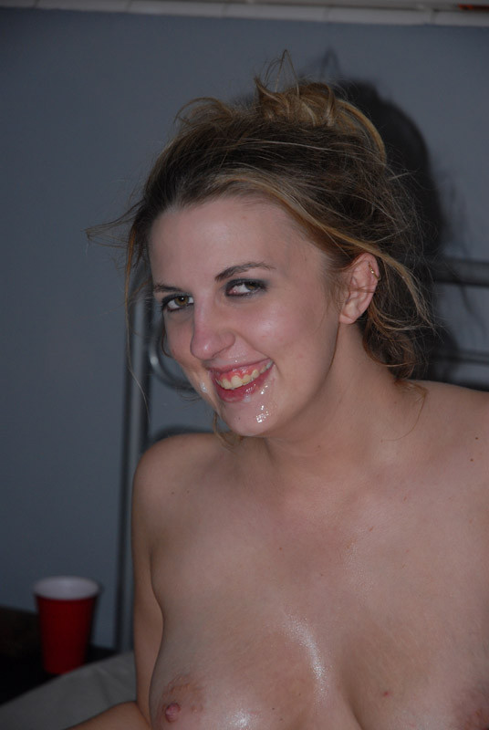 Chicas borrachas desvelando racks.
 #78896532