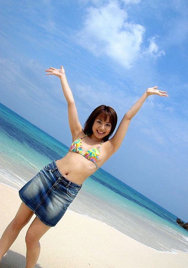 Asiática de playa chikaho ito en bikini mostrando su cuerpo
 #69749059