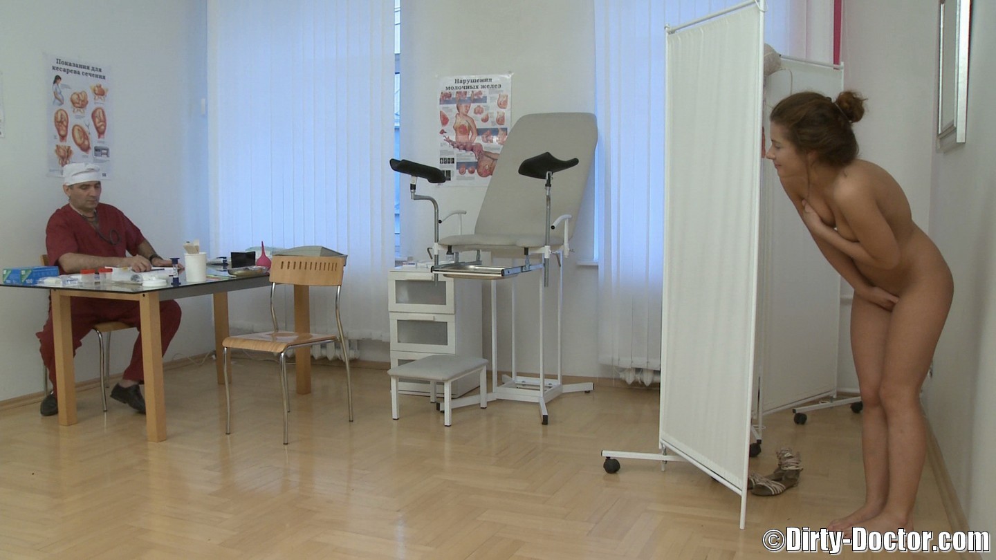 Una joven pelirroja disfruta de este inusual tratamiento ginecológico
 #67759886