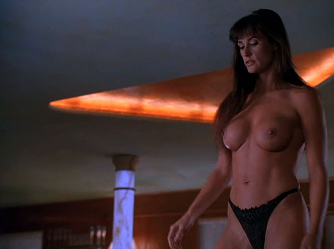 Demi Moore che mostra le sue grandi tette in tappi di film nudo
 #75397775